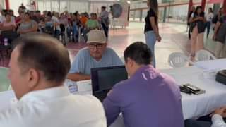 Escuchando a la gente.