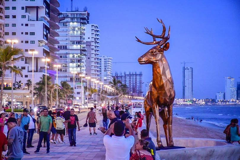 *Exhiben en el malecón escultura de venado a partir de este sábado.*