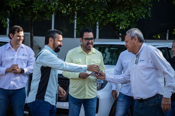 *Juan de Dios Gámez entrega vehículos y maquinaria a JAPAC* *Juan de Dios Gámez entrega vehículos y maquinaria a JAPAC*