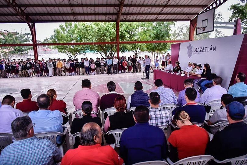 *”Los lunes cívicos son muy importantes para las escuelas porque aquí pueden exp