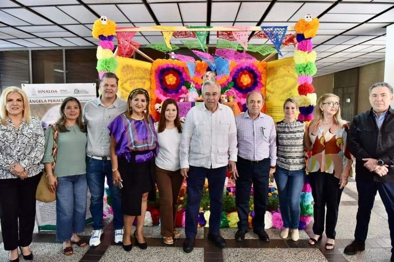 *Rocha Moya realiza recorrido por la exposición de altares en Gobierno del Estad *Rocha Moya realiza recorrido por la exposición de altares en Gobierno del Estad