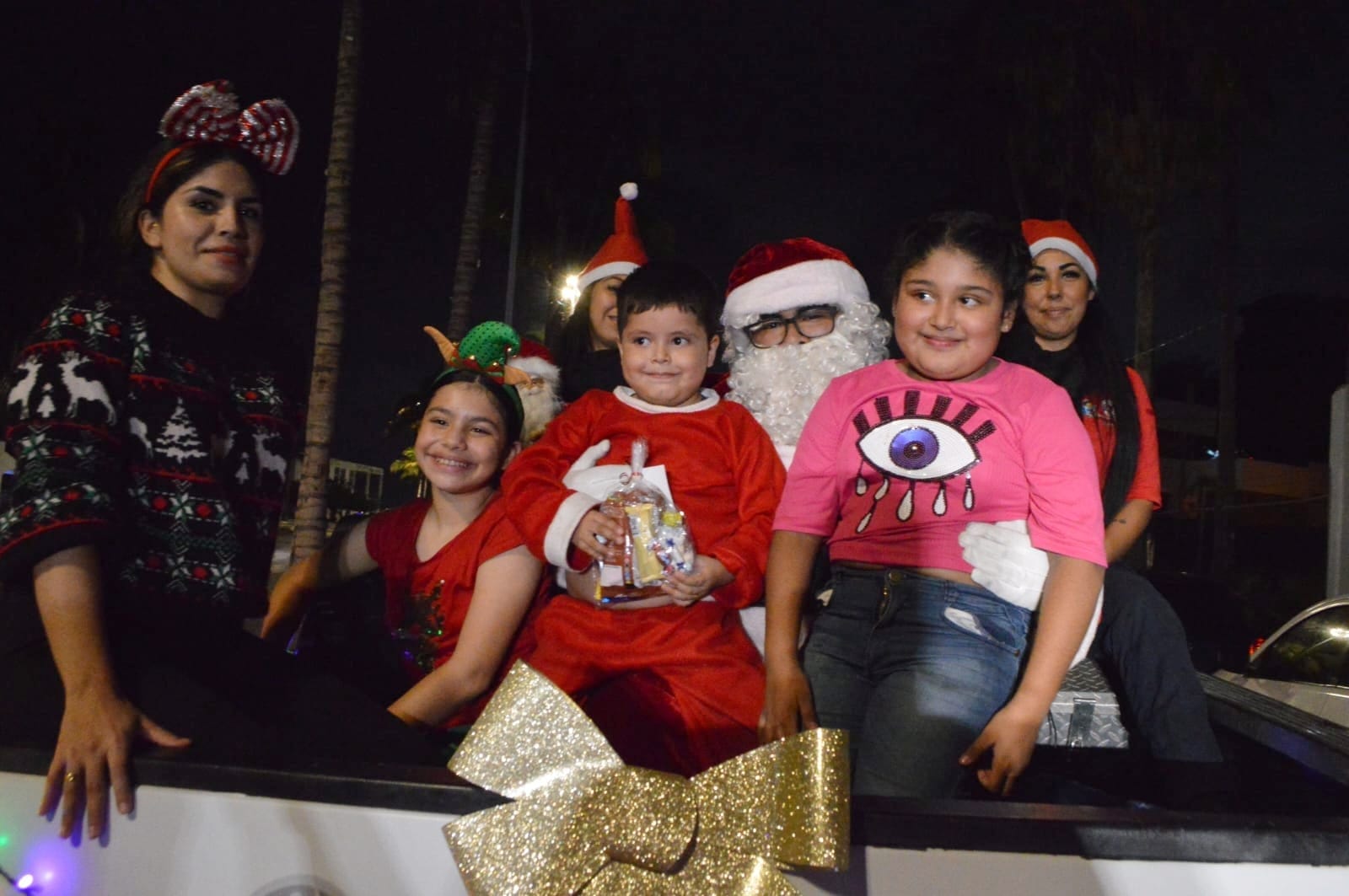 *Calles y hospitales de Mazatlán se llenan de alegría con la visita de Santa Cla *Calles y hospitales de Mazatlán se llenan de alegría con la visita de Santa Cla