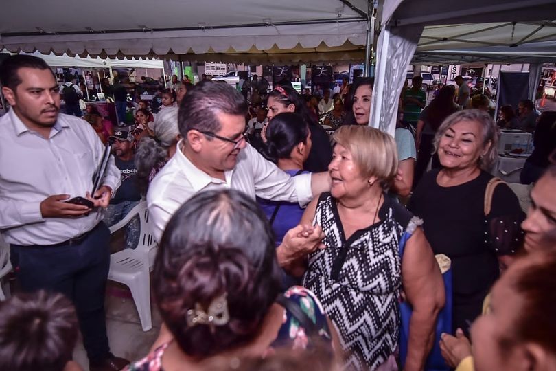 *Responden habitantes de Urías a la audiencia pública “Escuchando a la gente”.* *Responden habitantes de Urías a la audiencia pública “Escuchando a la gente”.*