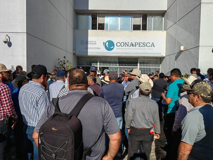 Acuacultores del pais se manifiestan para exigir se frenen las importaciones de Acuacultores del pais se manifiestan para exigir se frenen las importaciones de