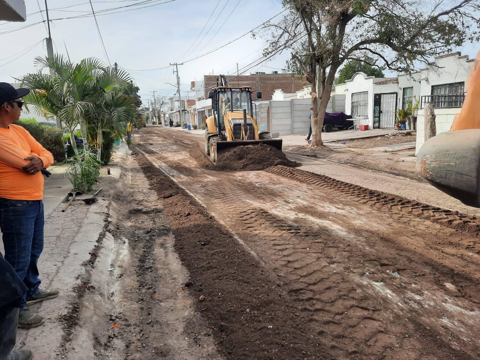 *Ayuntamiento trabaja en la mejora de calles con labores de reencarpetado* *Ayuntamiento trabaja en la mejora de calles con labores de reencarpetado*