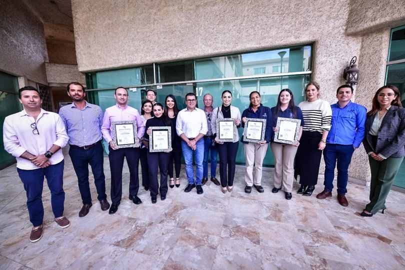 La Operadora y Administradora de Playas de Mazatlán entregó este miércoles cinco La Operadora y Administradora de Playas de Mazatlán entregó este miércoles cinco