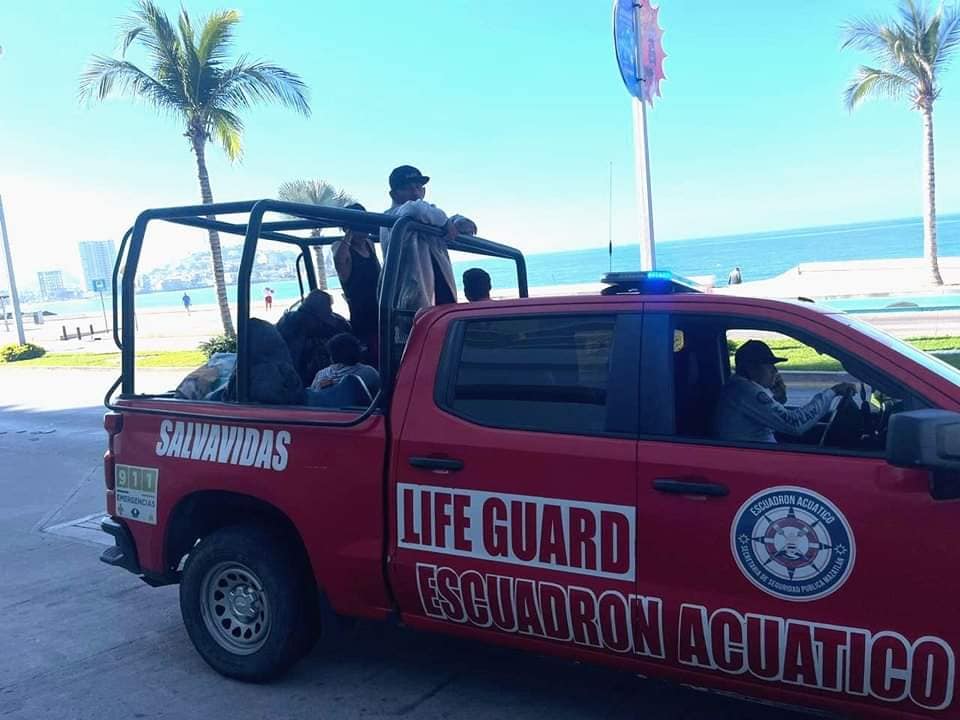 Policía Acuática pone a salvo a una persona con dificultad para salir del mar, e