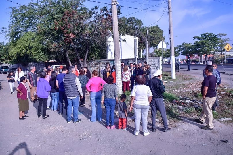 *El Alcalde Edgar González visitó el asentamiento Issstesin para atender las nec *El Alcalde Edgar González visitó el asentamiento Issstesin para atender las nec