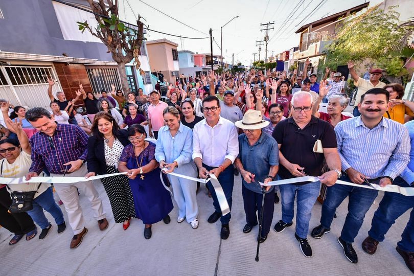 *”Gracias por cumplir con su compromiso Alcalde, estamos muy contentos por este *”Gracias por cumplir con su compromiso Alcalde, estamos muy contentos por este