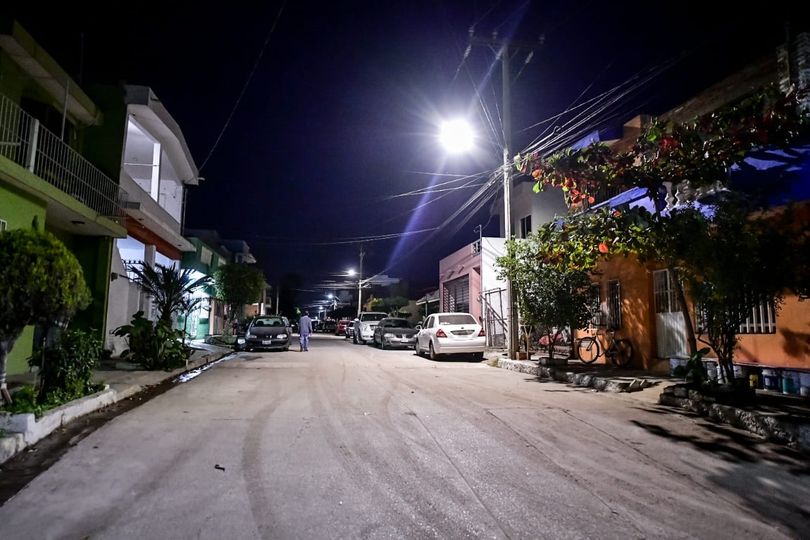 *Modernizan alumbrado público de Jacarandas con la instalación de lámparas LED.* *Modernizan alumbrado público de Jacarandas con la instalación de lámparas LED.*