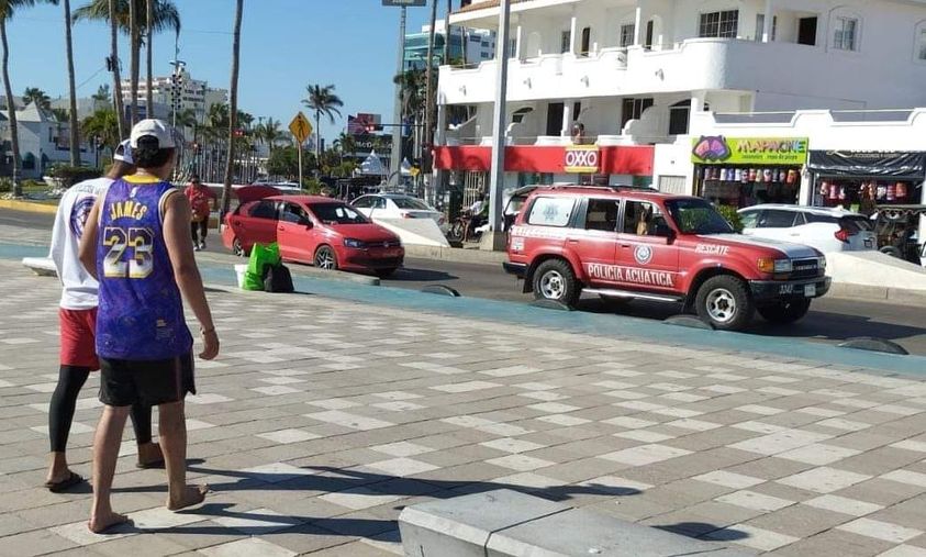 Policía Acuática pone a salvo a cinco turistas en dos diferentes intervenciones Policía Acuática pone a salvo a cinco turistas en dos diferentes intervenciones