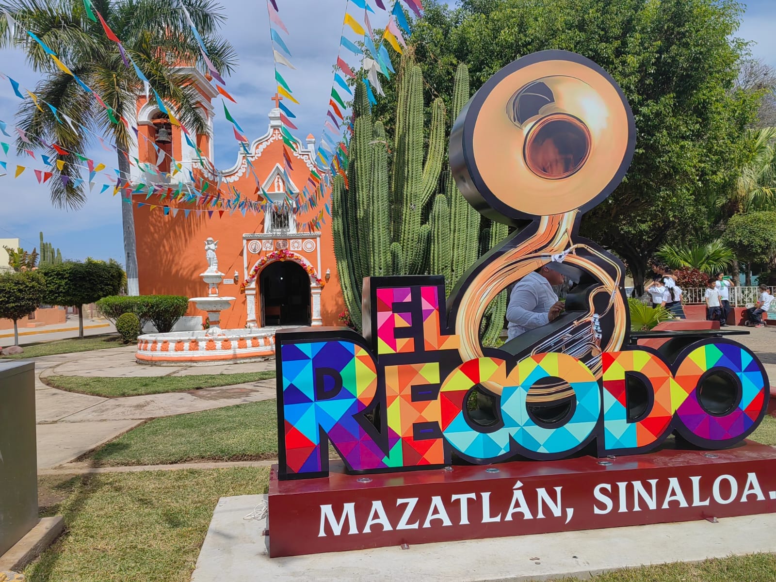 «Sinaloa con Encanto Rural» rinde homenaje a Don Cruz Lizárraga en El Recodo «Sinaloa con Encanto Rural» rinde homenaje a Don Cruz Lizárraga en El Recodo