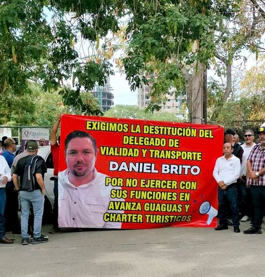 Aurigeros se manifiestan en Mazatlán, piden la destitución de la delegado de Via