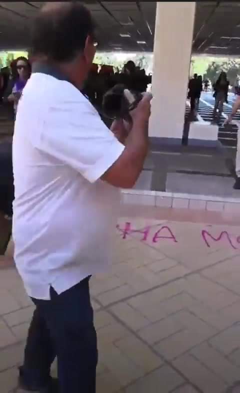 EN EL MARCO DEL DÍA INTERNACIONAL DE LA MUJER, PROTESTAN FÉMINAS EN PALACIO DE G