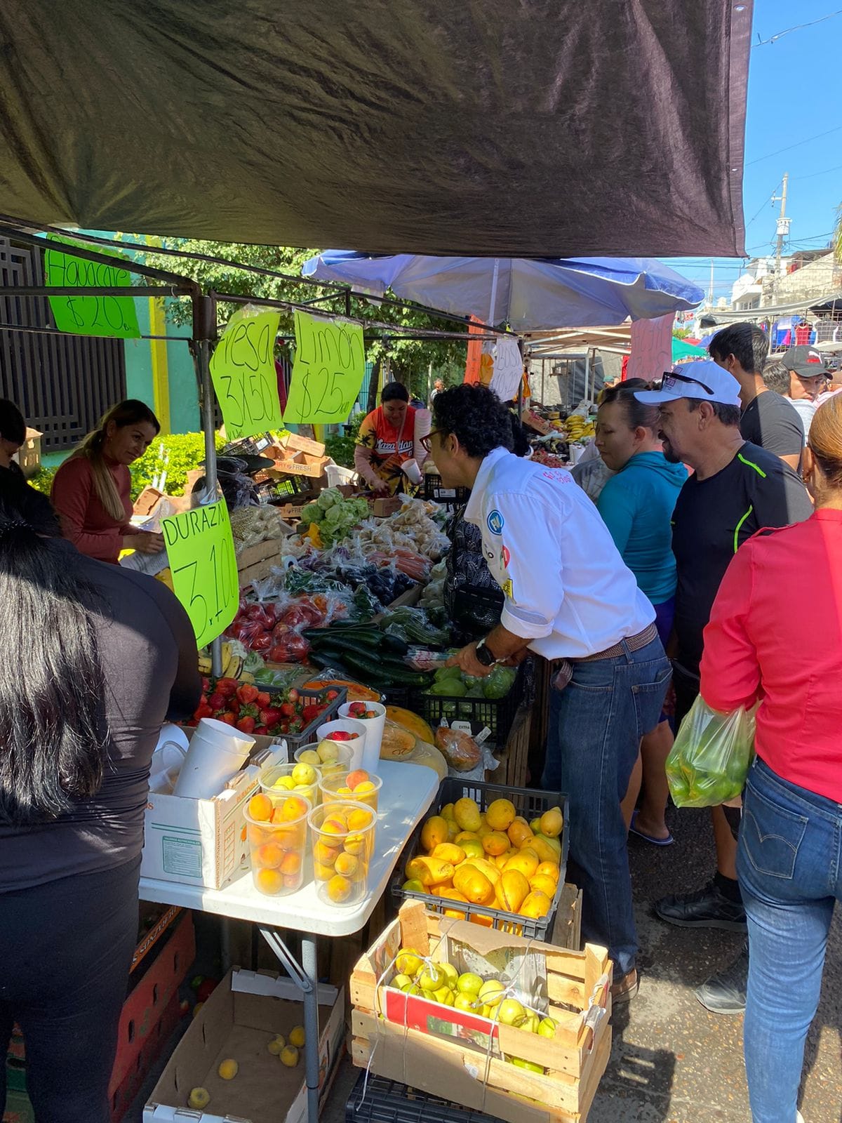 Juan Alfonso se fue al tianguis