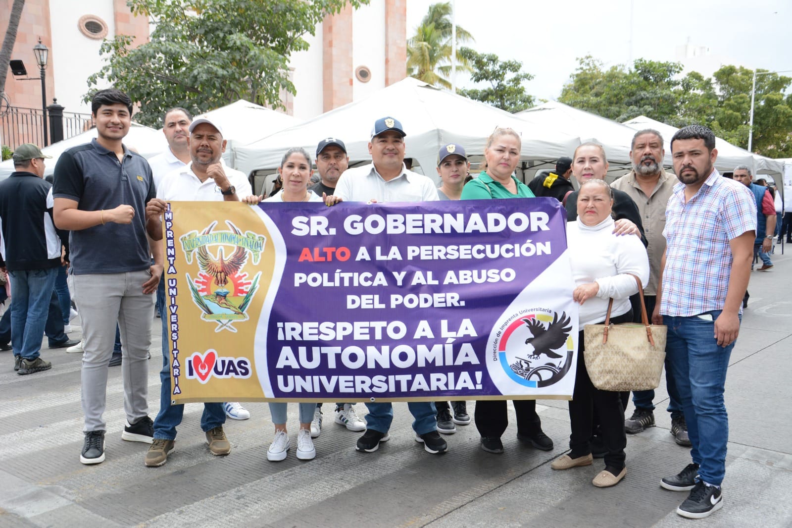 Miles de universitarios realizan concentraciones en cinco ciudades del estado, e