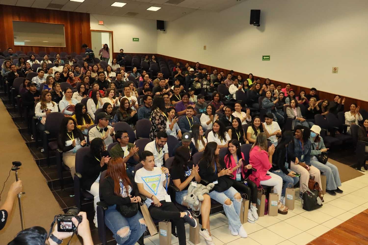 Miles de universitarios se mantienen firmes en la defensa de la autonomía e invi