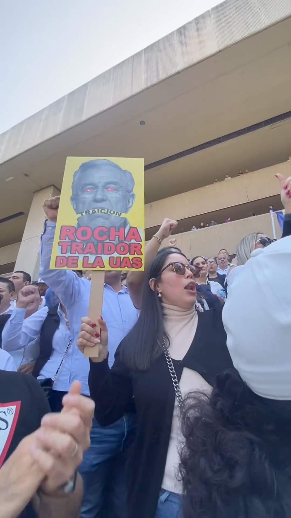 *Rocha sintió el verdadero terror. Los universitarios seguimos fuertes y unidos.