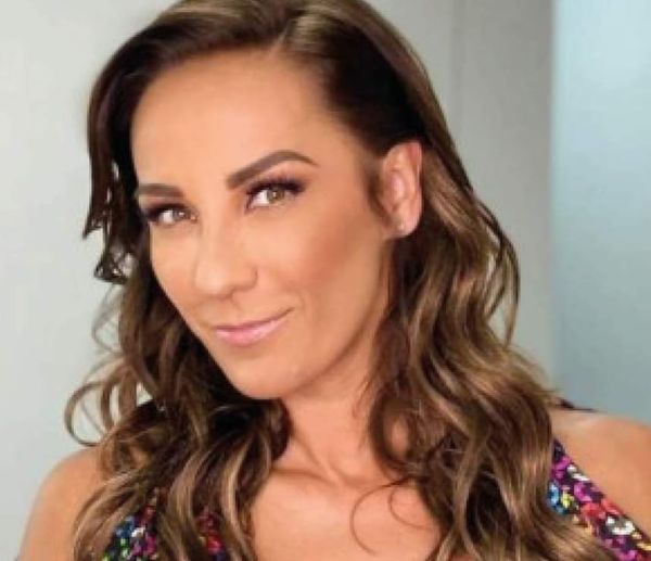 CONSUELO DUVAL TIENE UNA RELACIÓN CON UN HOMBRE 30 AÑOS MÁS JOVEN QUE ELLA CONSUELO DUVAL TIENE UNA RELACIÓN CON UN HOMBRE 30 AÑOS MÁS JOVEN QUE ELLA