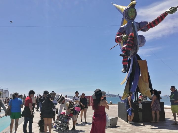 Eclipse y Pascua dejaran derrama economica de mil millones de pesos en Sinaloa Eclipse y Pascua dejaran derrama economica de mil millones de pesos en Sinaloa