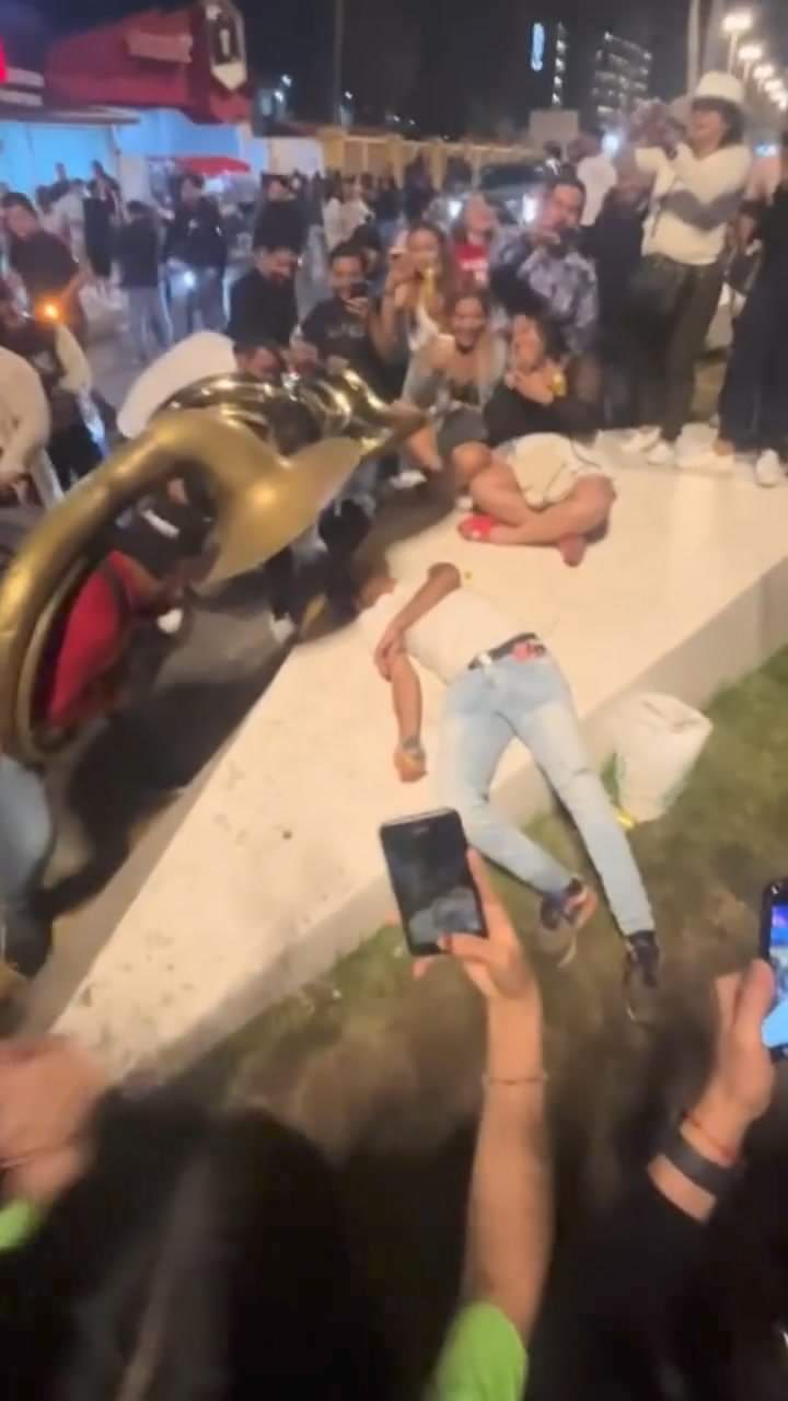 En Maza se vive y duerme con la banda plebones!! |