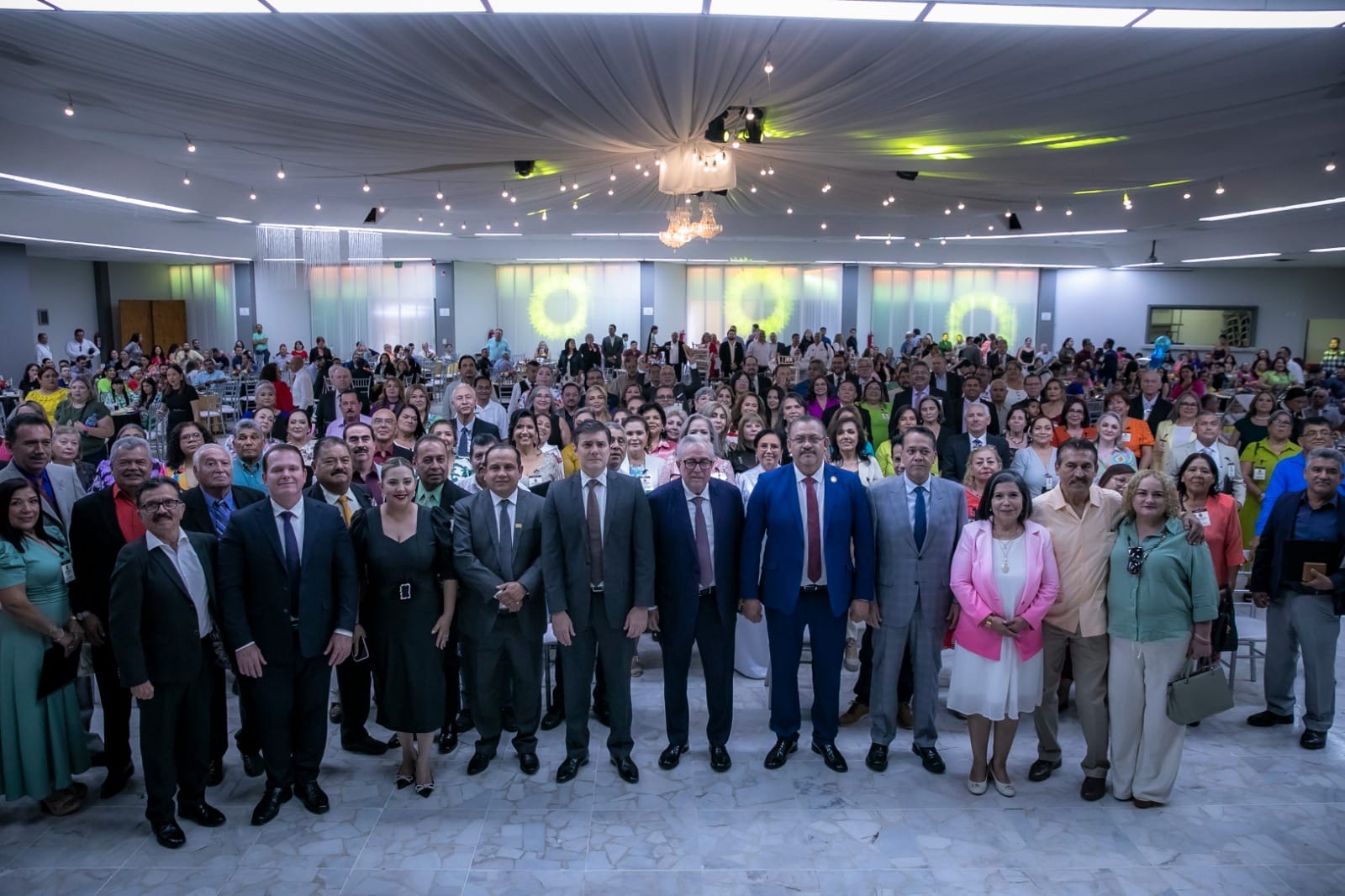 Gobierno del Estado reconoce a maestros con 40 años de servicio con la presea “I Gobierno del Estado reconoce a maestros con 40 años de servicio con la presea “I