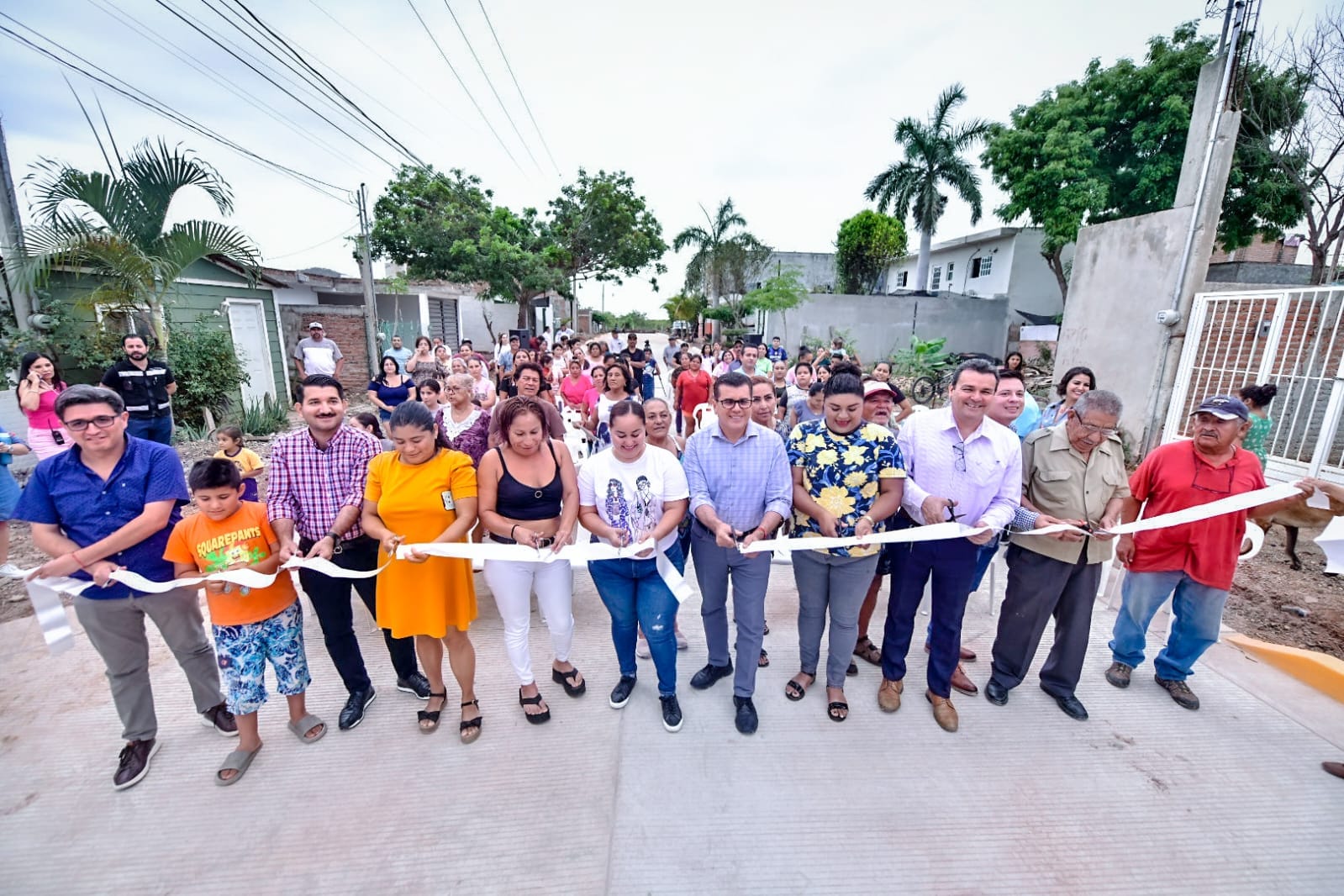 *Avanza la pavimentación de calles en colonias que estaban rezagas en las obra p