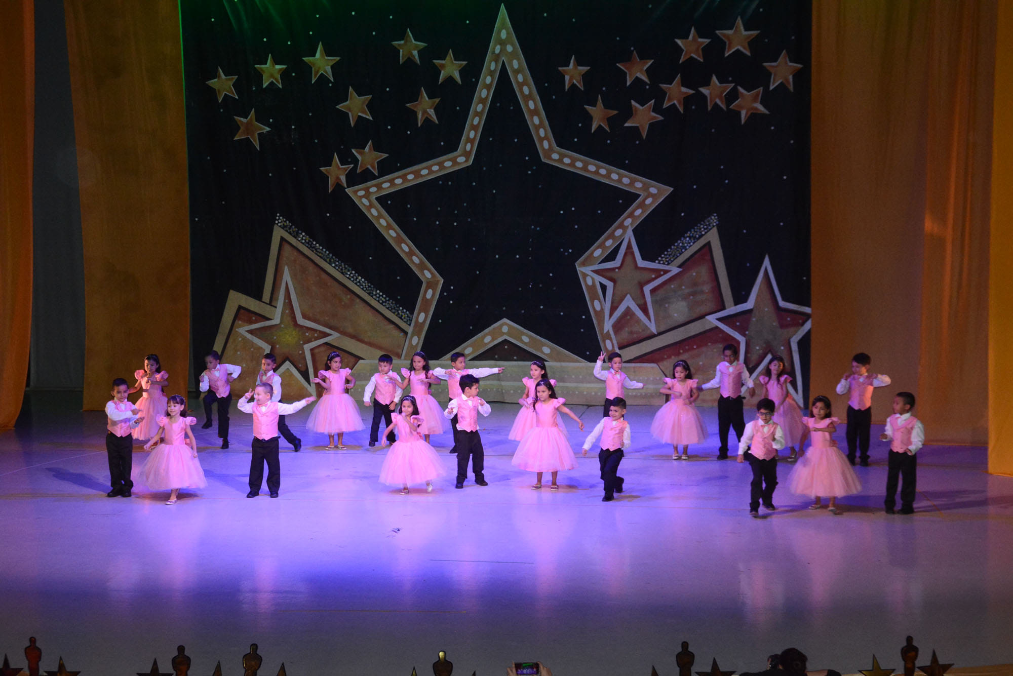 Con una emotiva y magna ceremonia digna de Hollywood y los Premios Oscar, se gra Con una emotiva y magna ceremonia digna de Hollywood y los Premios Oscar, se gra