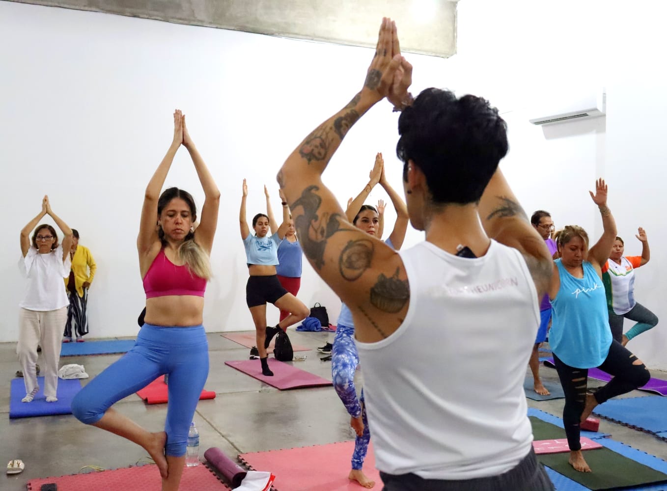 Energía positiva llega al Imdem con el Día Internacional del Yoga