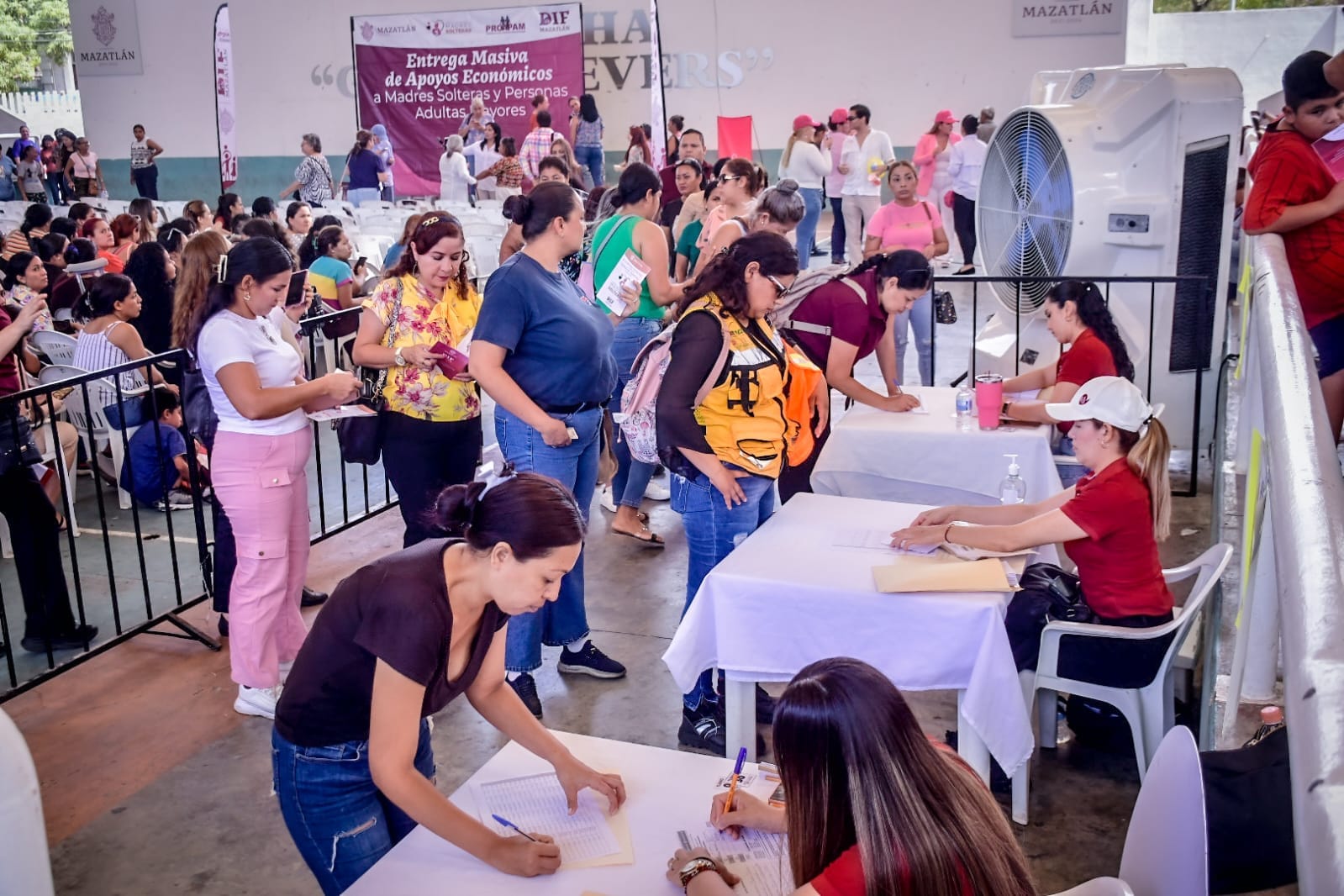 *Entregan Sistema DIF Mazatlán y Gobierno Municipal recursos del Programa de Apo *Entregan Sistema DIF Mazatlán y Gobierno Municipal recursos del Programa de Apo