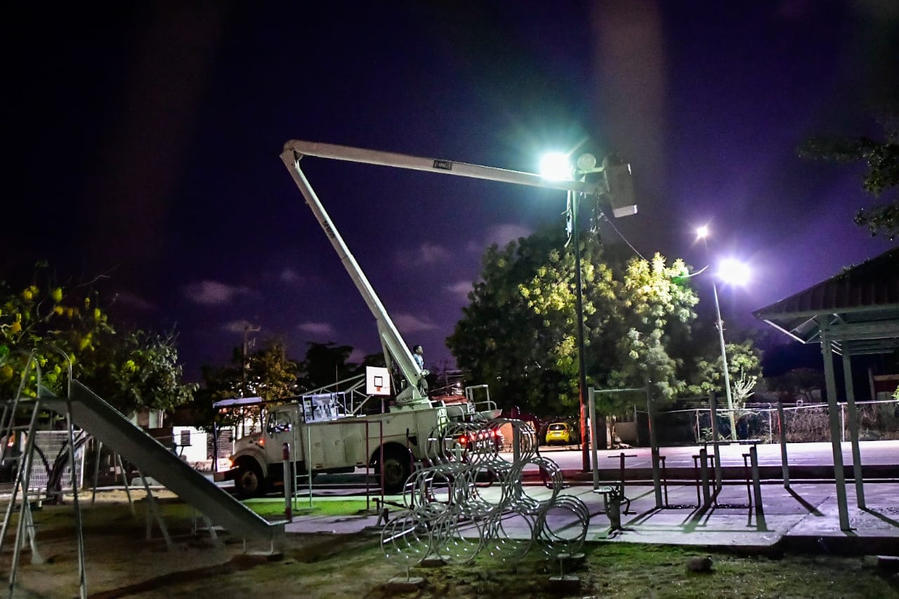 *Gobierno Municipal dota nuevas lámparas LED a la colonia Genaro Estrada, garant *Gobierno Municipal dota nuevas lámparas LED a la colonia Genaro Estrada, garant