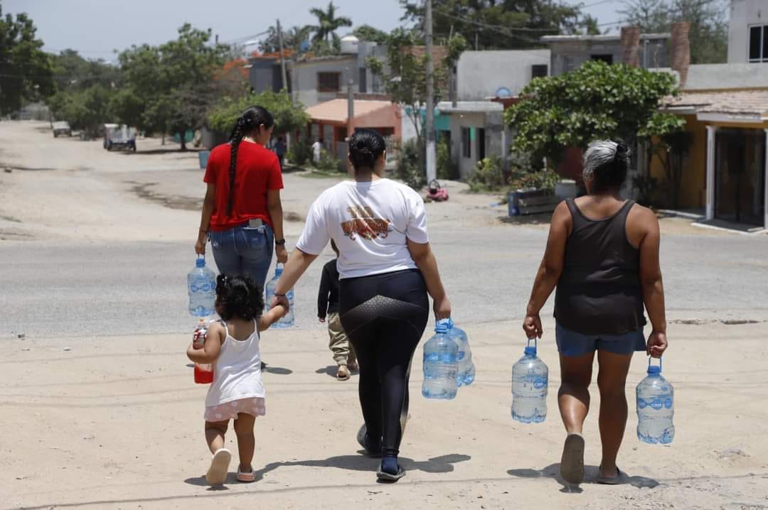 Inicia Sistema #DIF Mazatlán reparto de agua del AQUATÓN 2024, de DIF Sinaloa Inicia Sistema #DIF Mazatlán reparto de agua del AQUATÓN 2024, de DIF Sinaloa