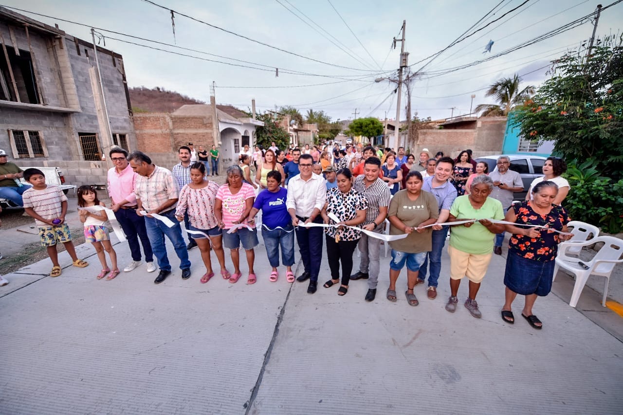*¡Ya no más lodo! tras 22 años de espera, vecinos de la colonia Universo estrena *¡Ya no más lodo! tras 22 años de espera, vecinos de la colonia Universo estrena