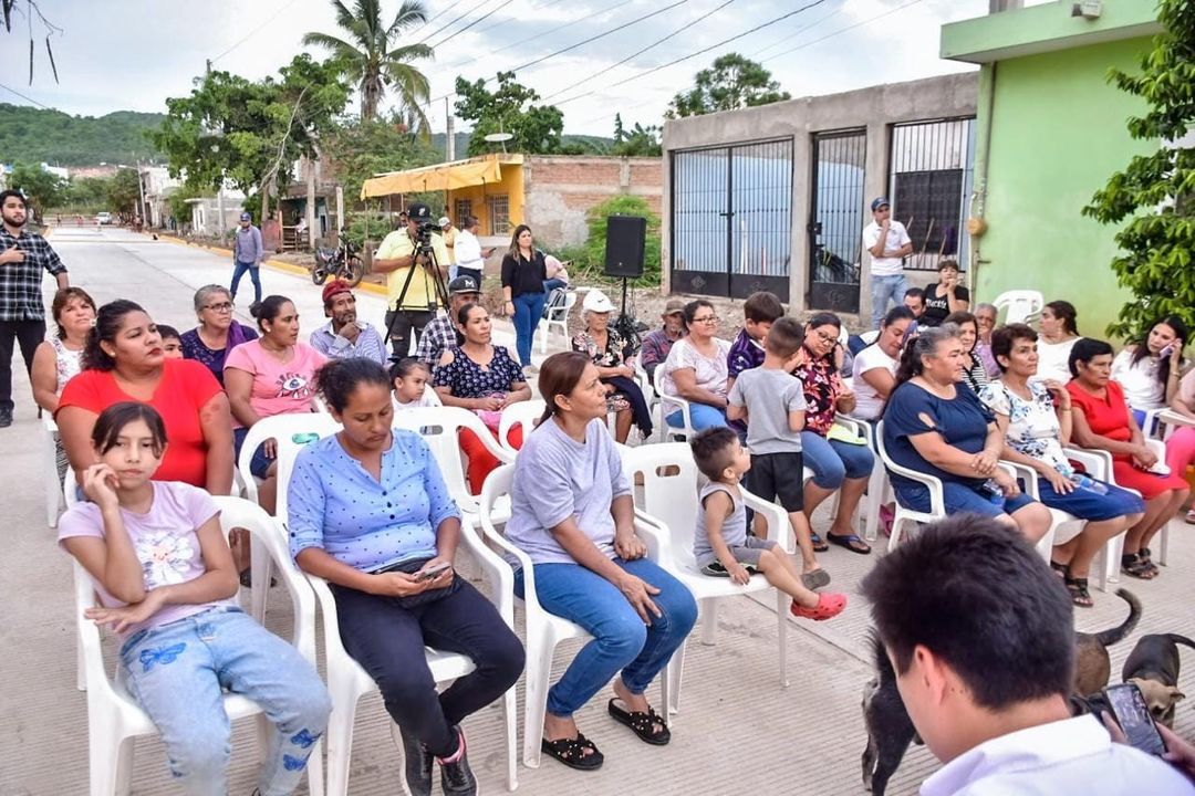 *Transformación urbana en Mazatlán: Colonias Loma Bonita y Jaripillo estrenan pavimentaciones.* _Un anhelo largamente es… *Transformación urbana en Mazatlán: Colonias Loma Bonita y Jaripillo estrenan pavimentaciones.* _Un anhelo largamente es…