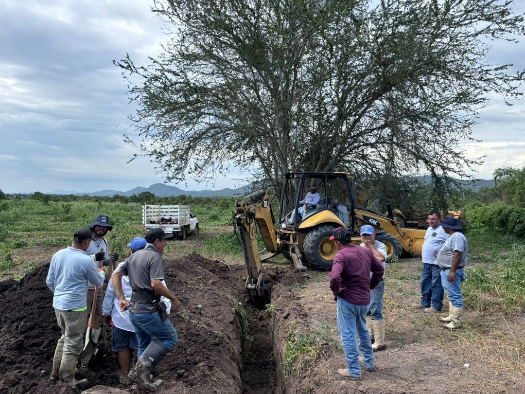 *Restablece JUMAPAM el suministro de agua potable en El Roble* _Con apoyo de la Coordinación de Distritos, se atendió co… *Restablece JUMAPAM el suministro de agua potable en El Roble* _Con apoyo de la Coordinación de Distritos, se atendió co…