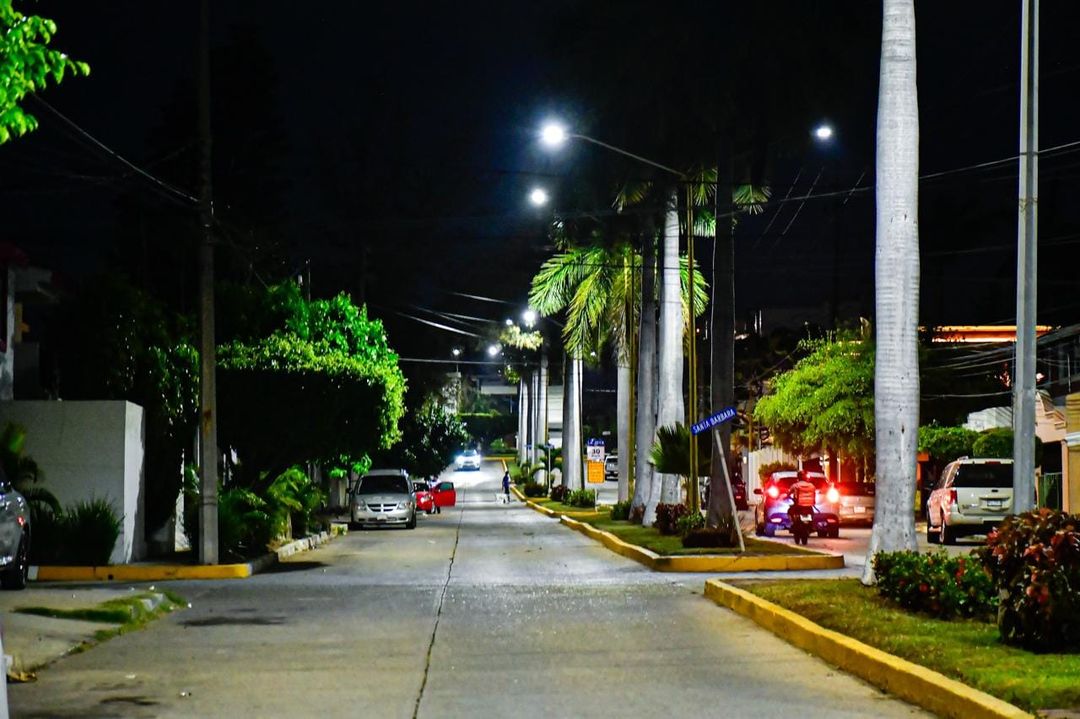 *Gobierno municipal continúa iluminando la zona urbana y rural de Mazatlán.*  _Los Fraccionamientos El Dorado y Gaviotas…