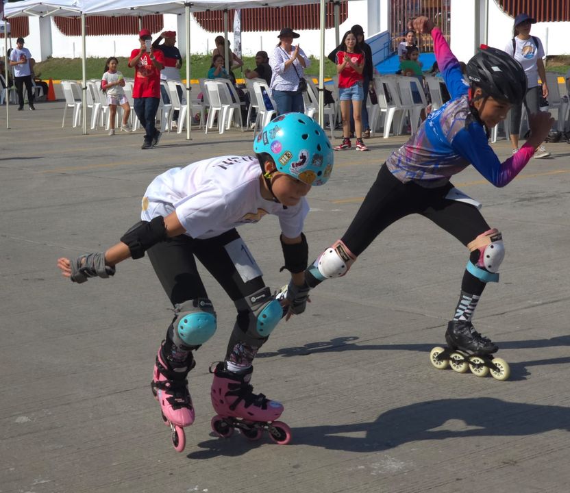 ¡Entran en la recta final, a toda velocidad! ¡Entran en la recta final, a toda velocidad!