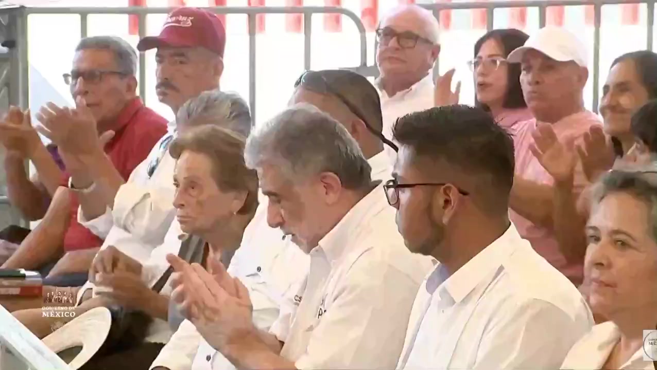 Víctor Manuel Castro, gobernador de BCS, casi suelta el llanto ante el Presidente López Obrador y la Presidenta electa Claudia S… Víctor Manuel Castro, gobernador de BCS, casi suelta el llanto ante el Presidente López Obrador y la Presidenta electa Claudia S…