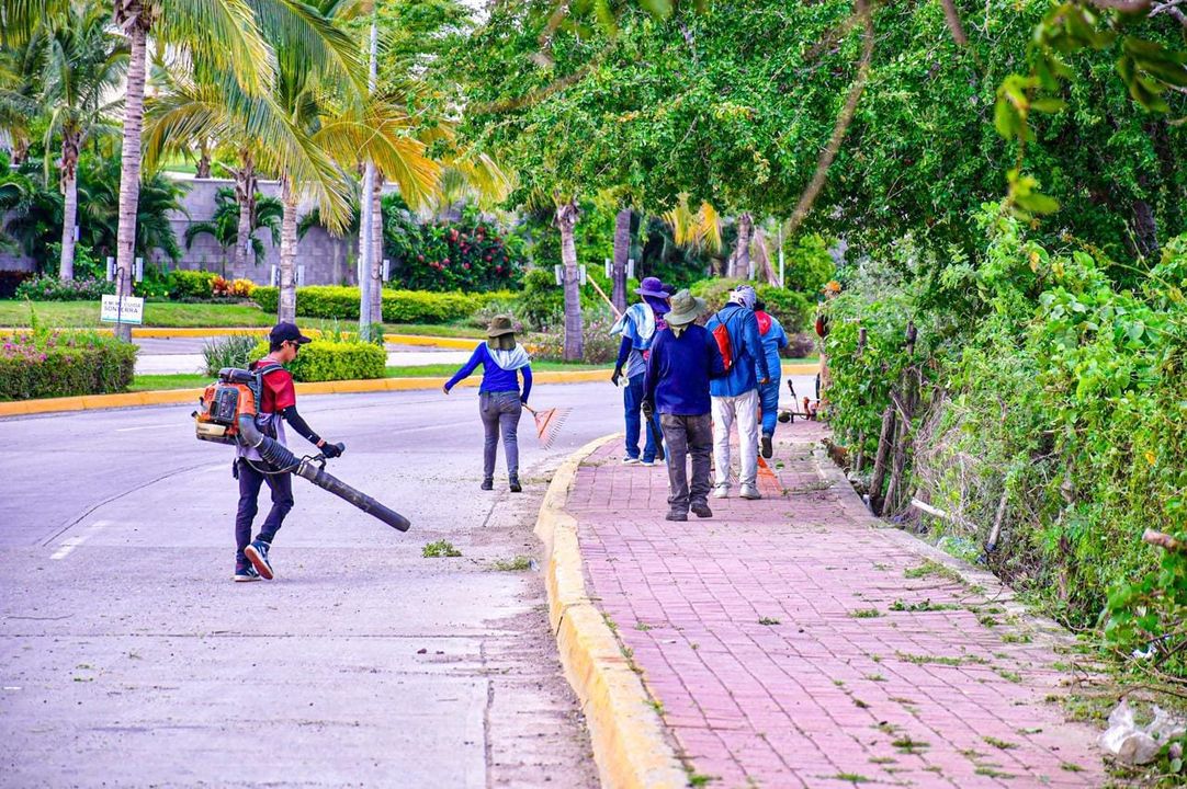 *Servicios Públicos trabaja en mejoras en accesos a la ciudad por la temporada vacacional.* *Servicios Públicos trabaja en mejoras en accesos a la ciudad por la temporada vacacional.*