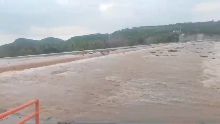 La presa Picachos en el sur de Sinaloa, debido a las intensas lluvias registradas en las últimas horas, se encuentra a su máxima… La presa Picachos en el sur de Sinaloa, debido a las intensas lluvias registradas en las últimas horas, se encuentra a su máxima…