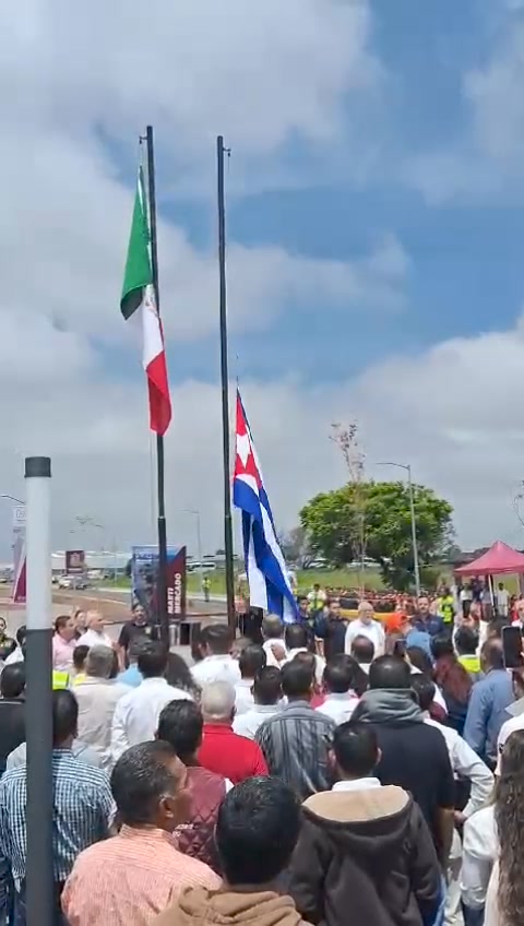 EN UN ACTO OFICIAL, EN LA PIEDAD MICHOACÁN, IZAN LA BANDERA DE MÉXICO Y CUBA Y ENTONAN SUS RESPECTIVOS  HIMNOS NACIONALES