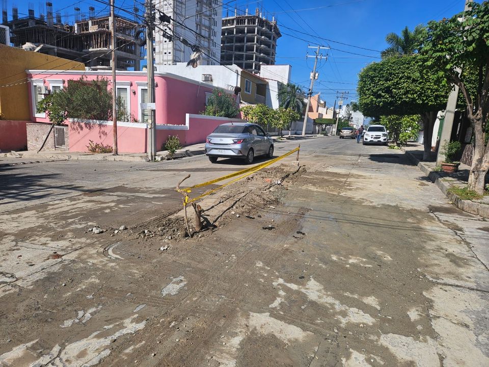 *JUMAPAM rehabilita red colapsada en Calle Jabonería, en Los Pinos* *JUMAPAM rehabilita red colapsada en Calle Jabonería, en Los Pinos*