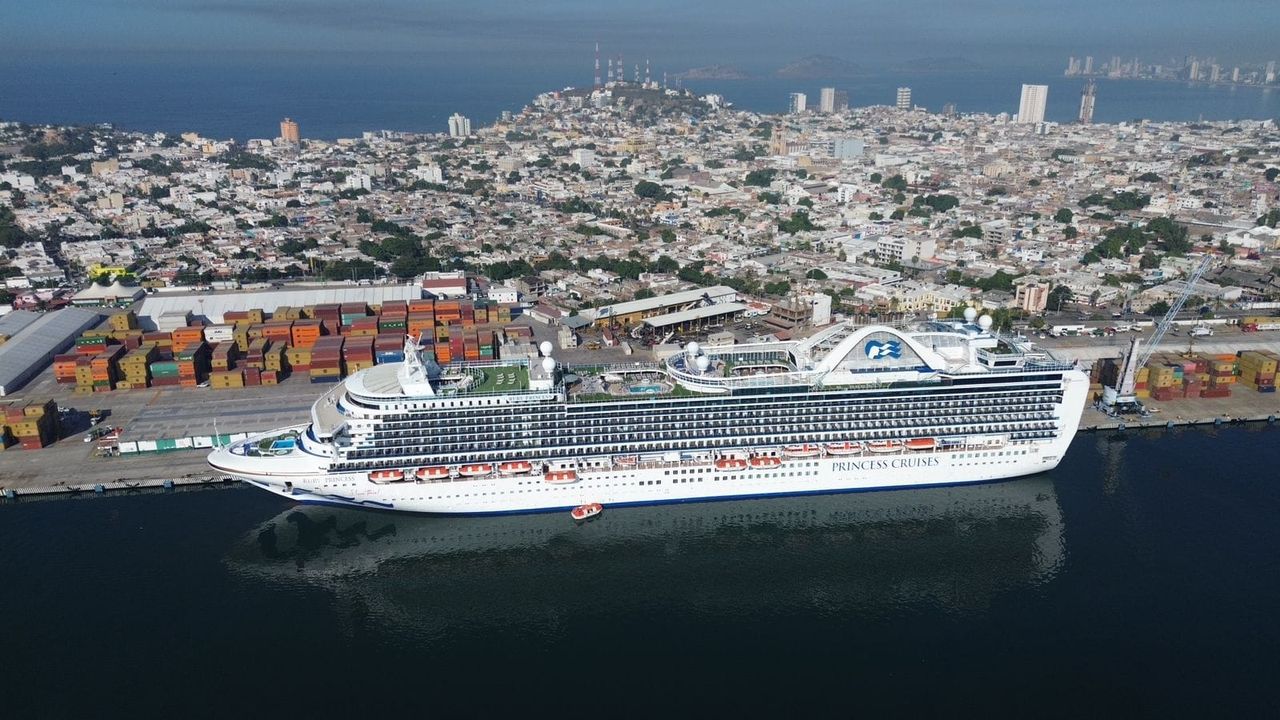 Cierra semana con el arribó de 6 cruceros turisticos en Mazatlán Cierra semana con el arribó de 6 cruceros turisticos en Mazatlán