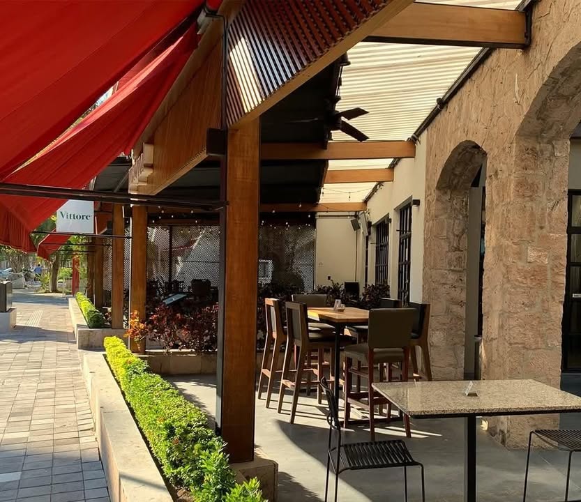 Cierran dos restaurantes en la Zona Dorada en Mazatlán