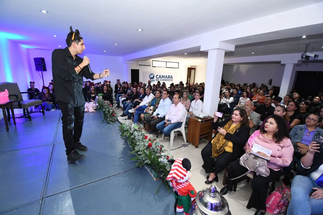 Comerciantes aprenden de “Negocios al Estilo Disney” con Jassiel Aguilar