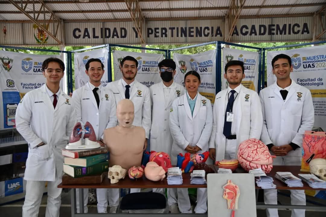 *¡De jóvenes para jóvenes! *¡De jóvenes para jóvenes!