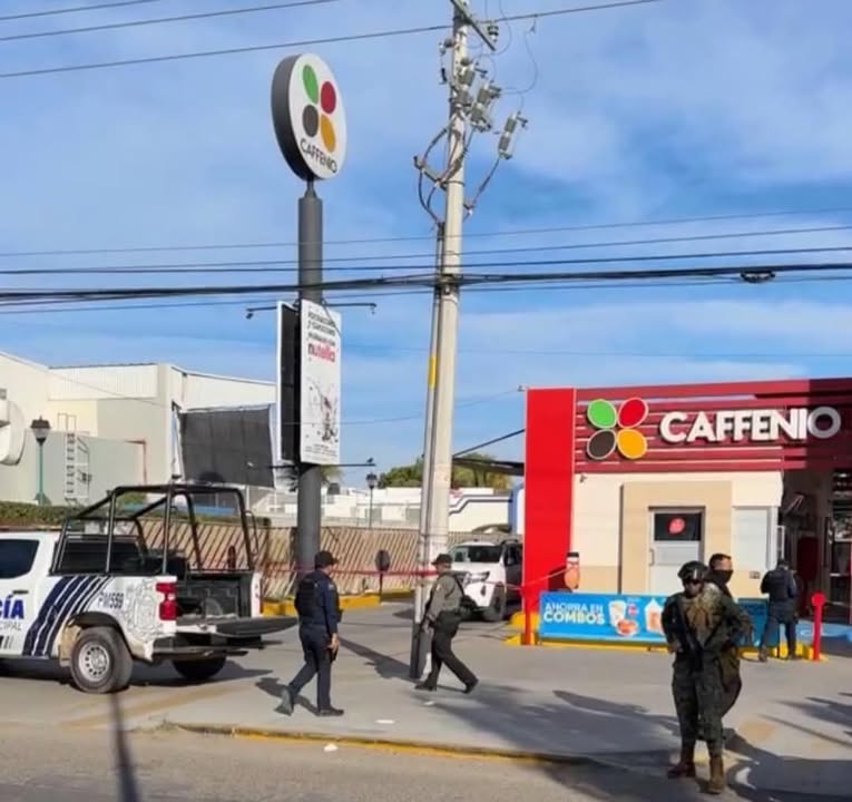 EJECUTÅN A HOMBRE DENTRO DE SU CAMIONETA AL RECOGER SU PEDIDO EN CAFETERÍA