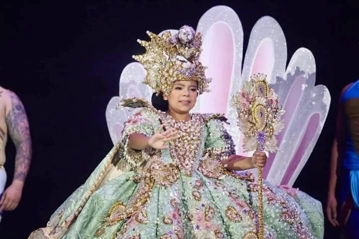 #UltimoMomento‼️ Tras su coronación, Angela Salazar y sus papás habrian abandonado el estadio Teodoro Mariscal argumentando cans…