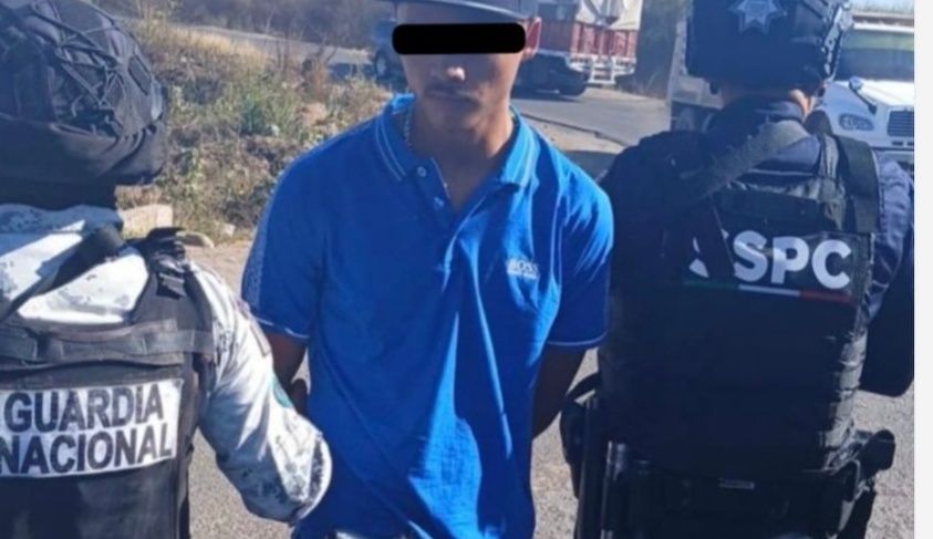 Detienen a presunto robacarros; fue sorprendido cuando intentaba despojar un vehículo en Culiacán Detienen a presunto robacarros; fue sorprendido cuando intentaba despojar un vehículo en Culiacán