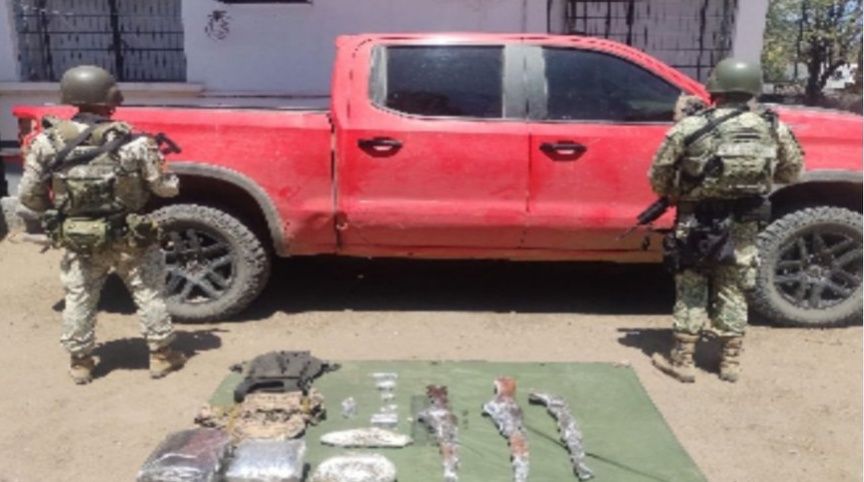 Grupo Interinstitucional asegura camioneta con armas, municiones y equipo táctico en Mazatlán Grupo Interinstitucional asegura camioneta con armas, municiones y equipo táctico en Mazatlán